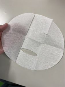 不織布フェイスマスクを広げた様子