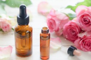 美容液が2本並ぶ様子