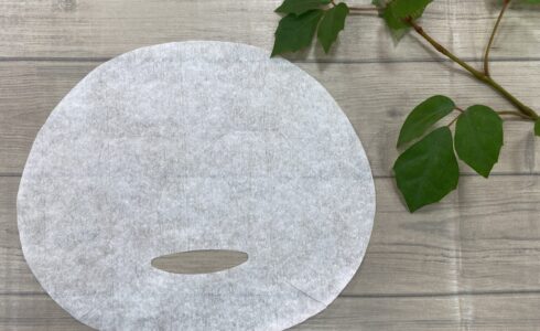 観葉植物とフェイスマスク