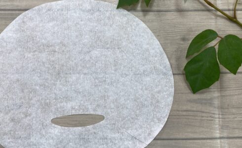 観葉植物とフェイスマスク