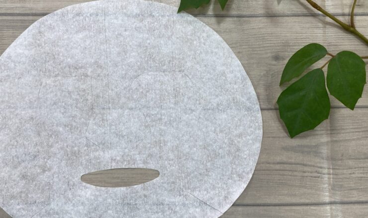 観葉植物とフェイスマスク