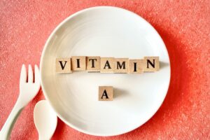 お皿に乗ったビタミンAと書いてあるブロック