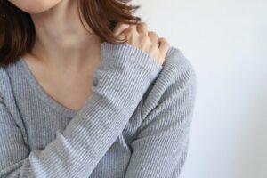 肩こりを気にする女性